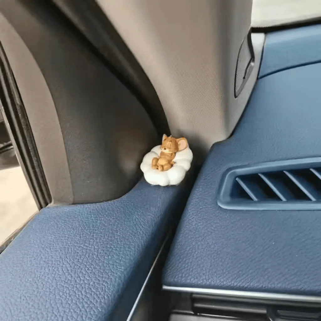 Tom & Jerry Cartoon Desk Figurines – Cute Cat & Mouse Ornaments for Home, Office, Car Decor & Collectible Display